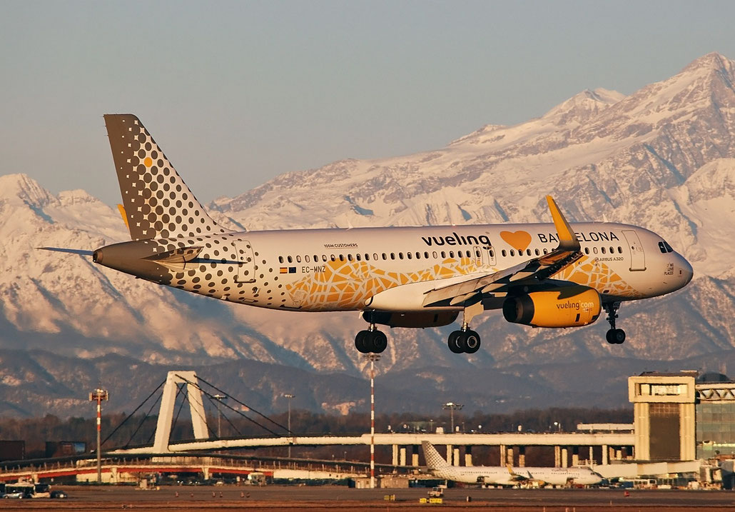 EC-MNZ A320-232 7351 Vueling Airlines @ Madrid Airport 23.11.2017 © Piti Spotter Club Verona