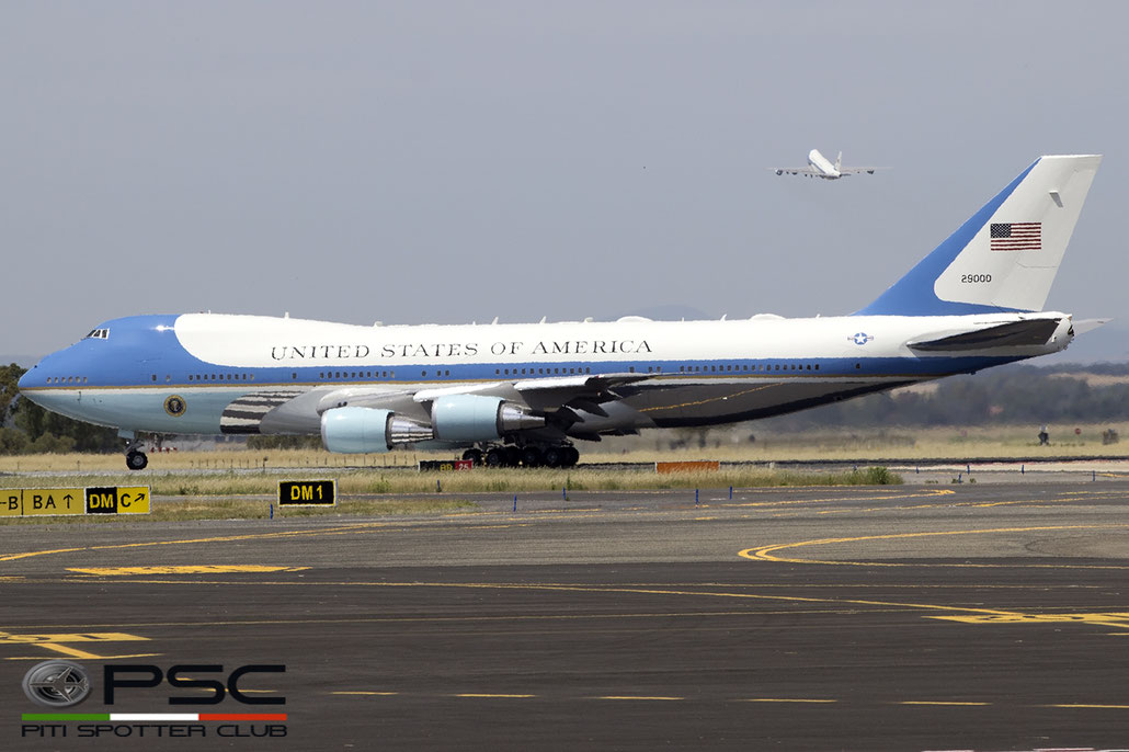 92-9000  VC-25A 23825/685 PAS @ Roma Fiumicino 05 2017 © Piti Spotter Club Verona