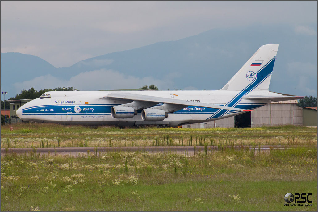 9773052062157 An-124-100 RA-82079 Volga-Dnepr