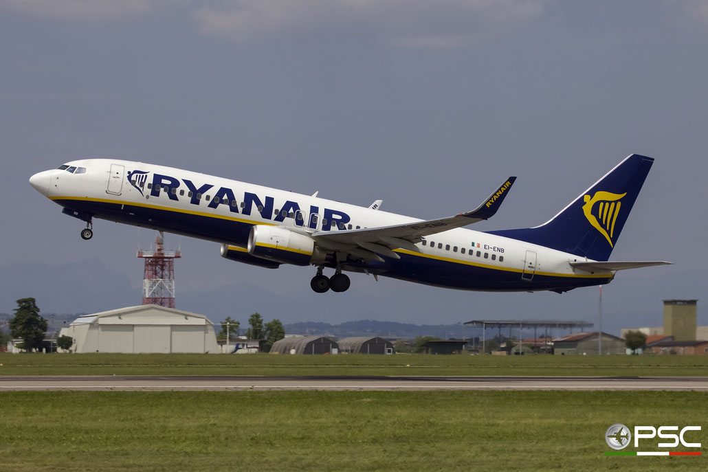EI-ENB B737-8AS 40289/3418 Ryanair @ Aeroporto di Verona 30.04.2017 © Piti Spotter Club Verona