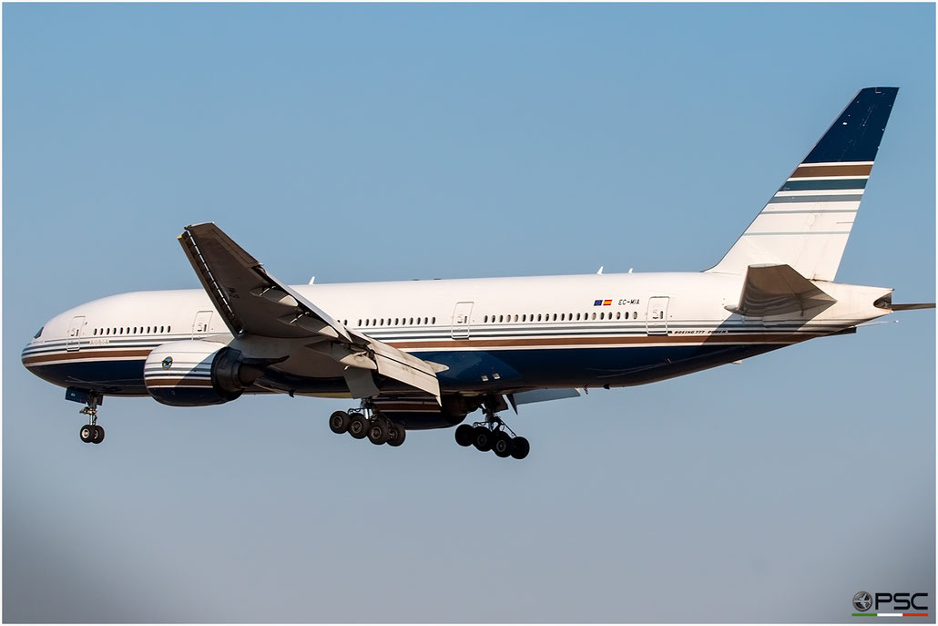EC-MIA B777-28EER 28685/400 Privilege Style @ Aeroporto di Verona 05.09.2017  © Piti Spotter Club Verona
