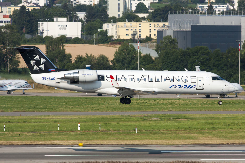 S5-AAG CRJ200LR 7384 Adria Airways @ Zurich Airport 20.07.2013 © Piti Spotter Club Verona