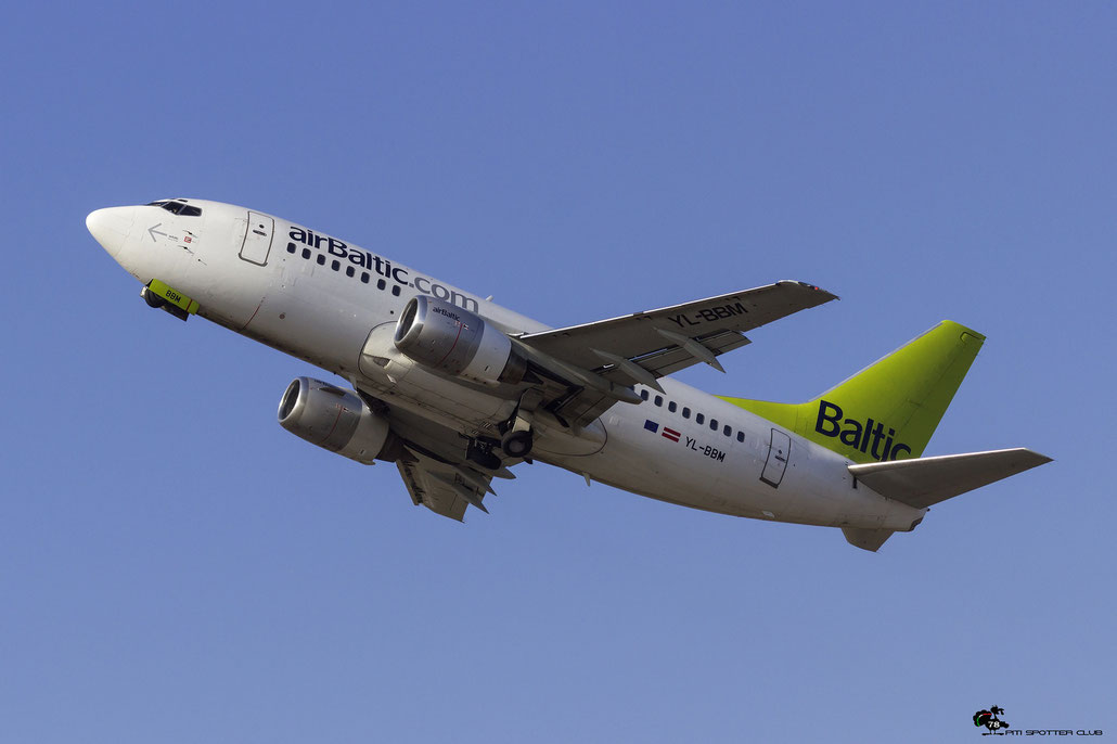 YL-BBM B737-522 26680/2366 airBaltic 