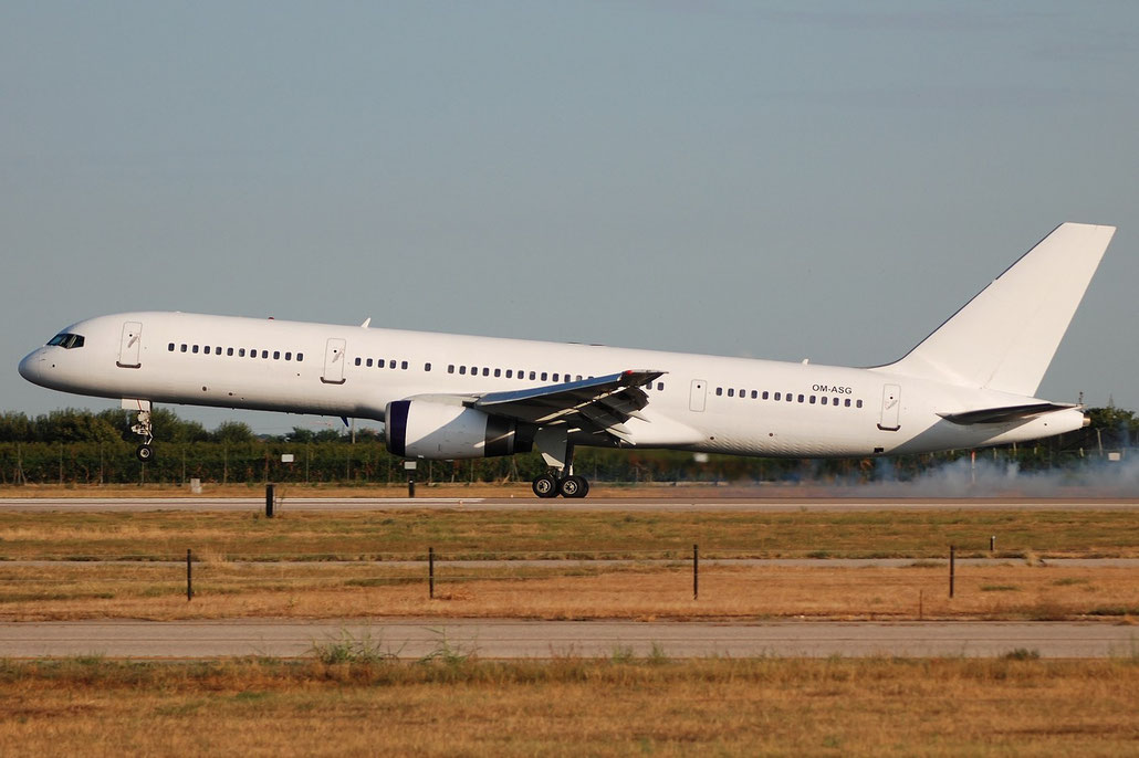 OM-ASG B757-28A 24544/280 Air Slovakia