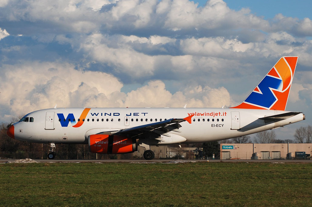 EI-ECY A319-132 2723 Wind Jet @ Milano Linate Airport 102.01.2010 © Piti Spotter Club Verona
