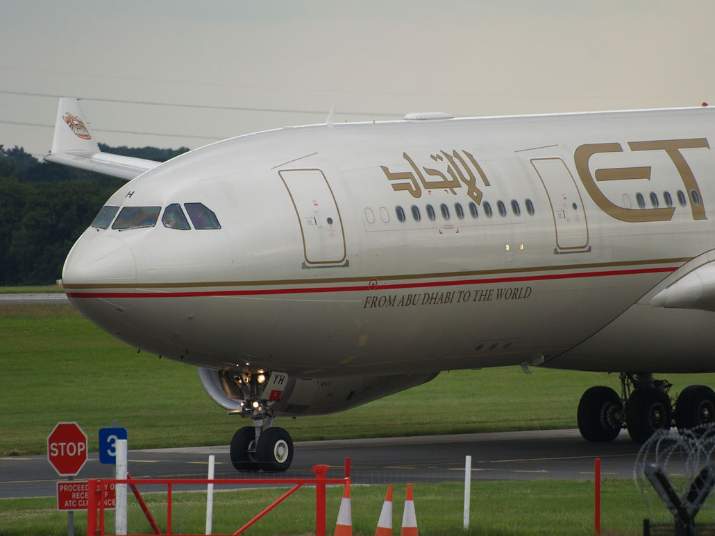 A6-EYH A330-243 729 Etihad Airways @ Manchester Airport 20.07.2012 © Piti Spotter Club Verona