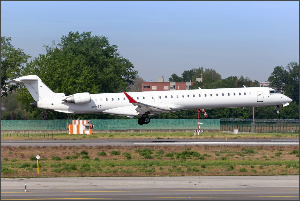 EI-HBC CRJ1000 19052 Hibernian Airlines @ Milano Linate 04.2023 © Piti Spotter Club Verona