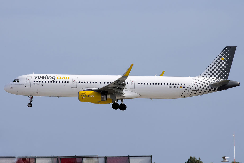 EC-MHA A321-231 6684 Vueling Airlines @ Venezia Airport 01.10.2015 © Piti Spotter Club Verona