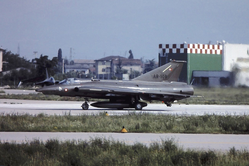 AR-109   RF35  35-1109 @ Aeroporto di Verona   © Piti Spotter Club Verona