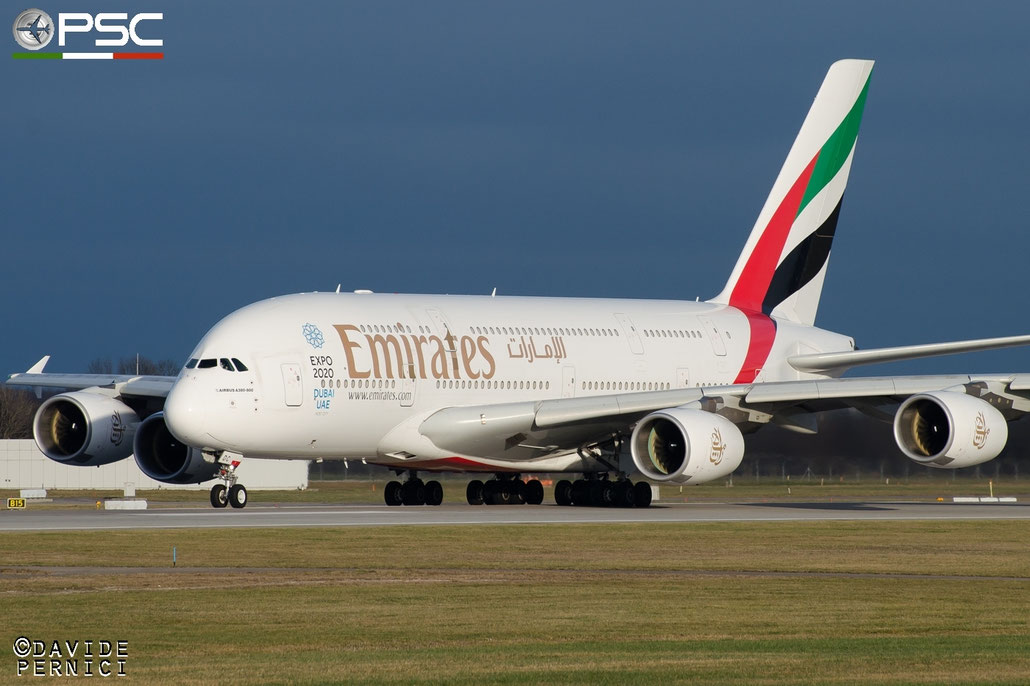 A6-EDC A380-861 16 Emirates @ Munich Airport 13.12.2015 © Piti Spotter Club Verona