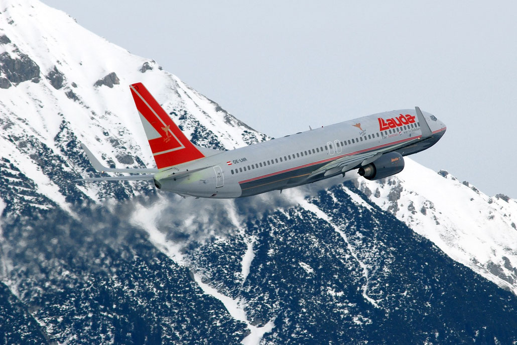OE-LNR B737-8Z9 33833/1680 Lauda Air @ Innsbruck Airport 01.2012 © Piti Spotter Club Verona