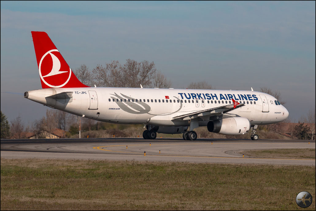 TC-JPC A320-232 2928 Turkish Airlines - THY Türk Hava Yollari @ Bologna Airport 02.01.2015 © Piti Spotter Club Verona