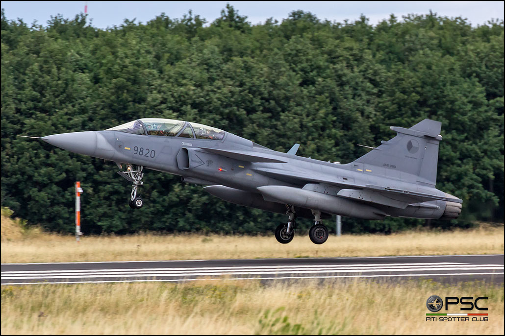 9820   JAS39D  39-820  211.tl © Piti Spotter Club Verona 
