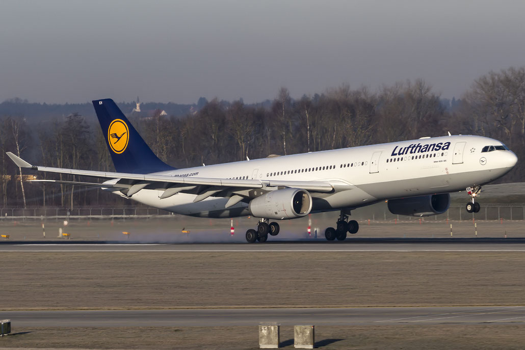 D-AIKH A330-343E 648 Lufthansa @ Munich Airport 28.12.2015 © Piti Spotter Club Verona