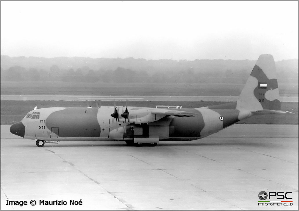 311 Lockheed L-100-30 Hercules 4834  AL501-D22A  United Arab Emirates Air Force 1979 © collezione Maurizio Noè p.g.c. - Piti Spotter Club Verona