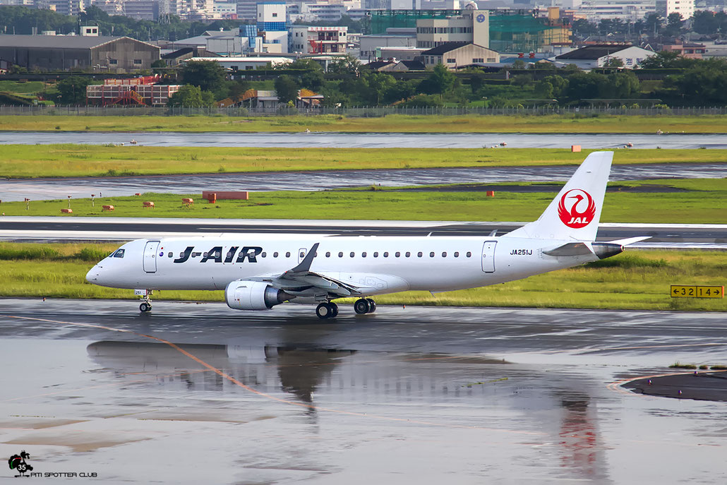 JA251J ERJ190STD 19000742 J-Air @ Osaka Itami 07.2023 © Piti Spotter Club Verona