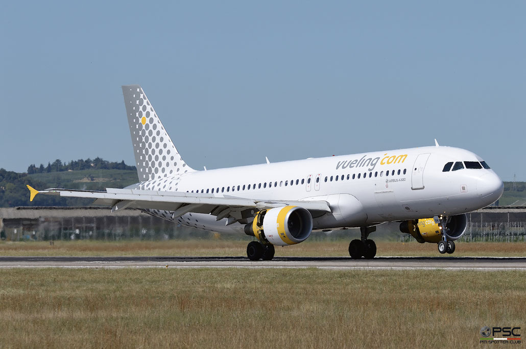 EC-MBM A320-214 4463 Vueling Airlines @ Aeroporto di Verona 12.08.2017  © Piti Spotter Club Verona