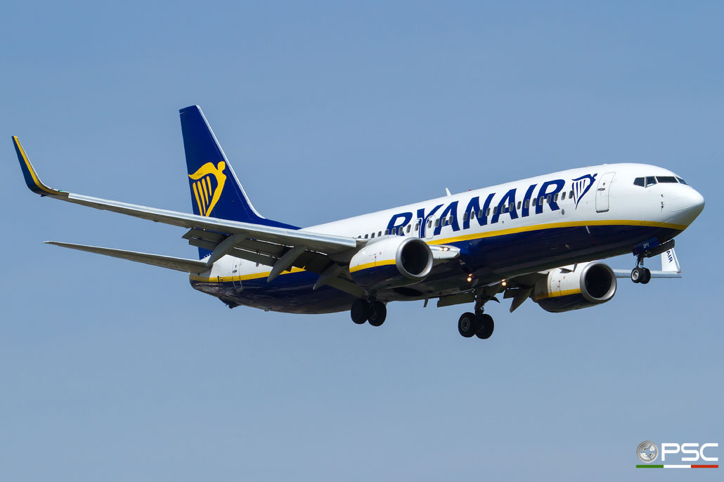 EI-DPY B737-8AS 33615/2375 Ryanair @ Bologna Airport 17.04.2016 © Piti Spotter Club Verona