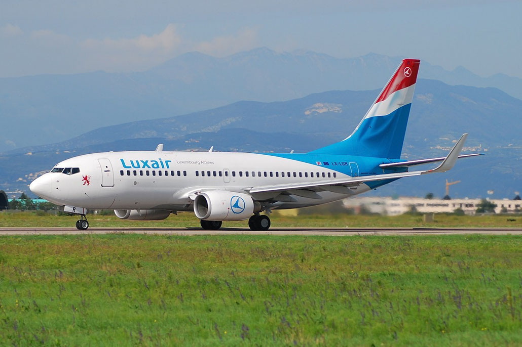 LX-LGR B737-7C9 33803/1468 Luxair 25mar04