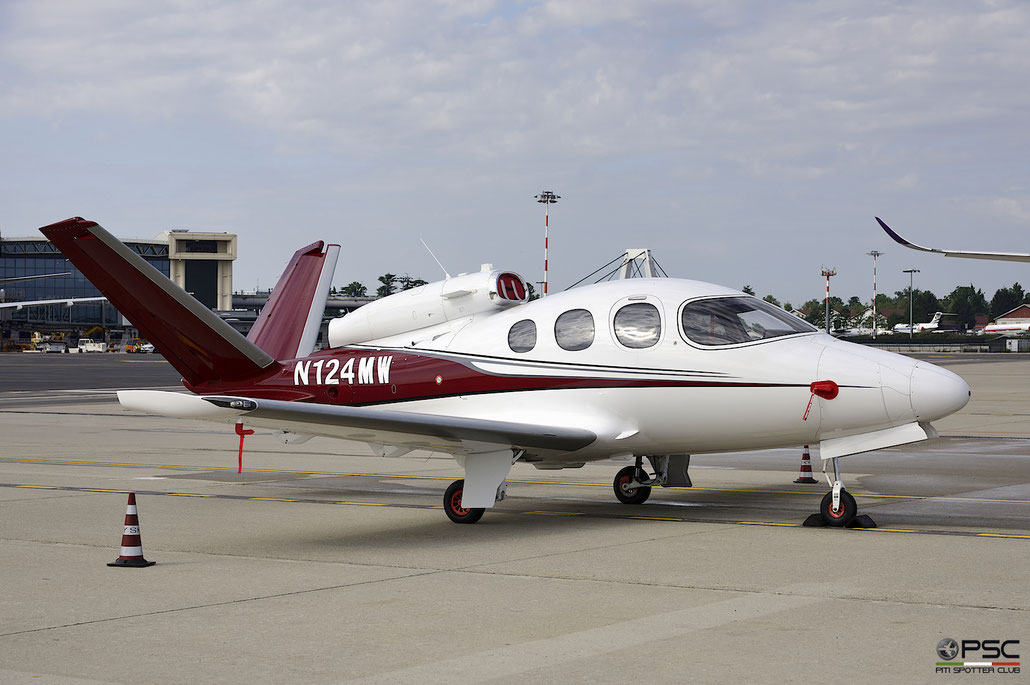 N124MW Cirrus SF50 0009 Bank of Utah @ Milano Malpensa Airport 05.05.2018 © Piti Spotter Club Verona