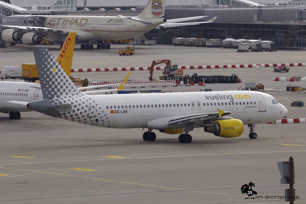 EC-LAA A320-214 2678 Vueling Airlines@ Munich Airport 15.05.2016 © Piti Spotter Club Verona