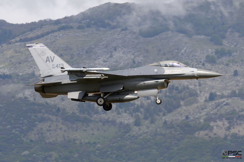 88-0413  AV  F-16CM-40-CF  1C-15  510th FS © Piti Spotter Club Verona 