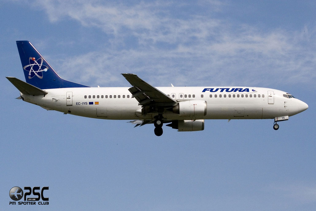 EC-IYS B737-4Y0 24690/1885 Futura International Airways