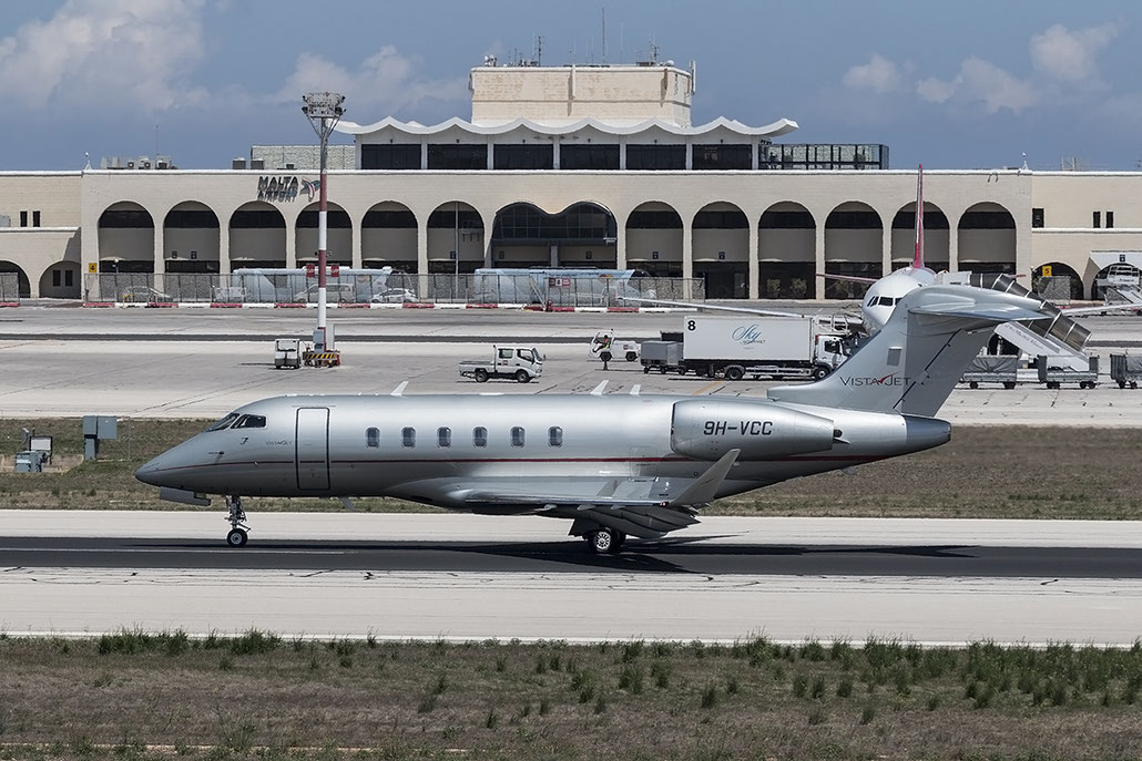 9H-VCC CL-350 20535 VistaJet Malta @ Malta Airport 08.2015 © Piti Spotter Club Verona 