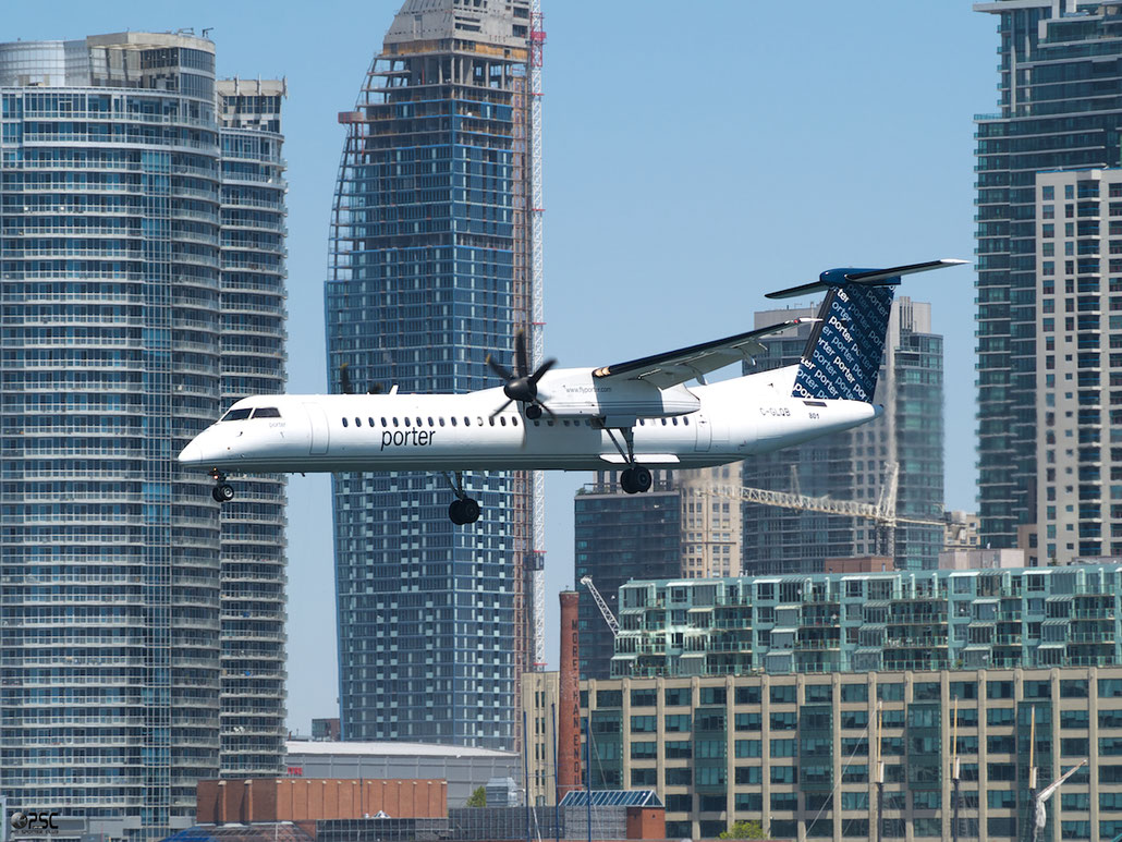 C-GLQB DHC-8-402 4130 Porter Airlines @ Toronto Bishop Airport 15.05.2013 © Piti Spotter Club Verona