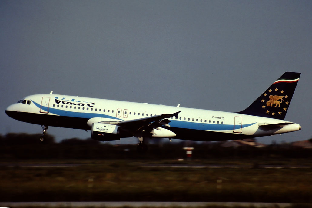 F-OHFX  A320-211  235  Volare Airlines  @ Aeroporto di Verona © Piti Spotter Club Verona 