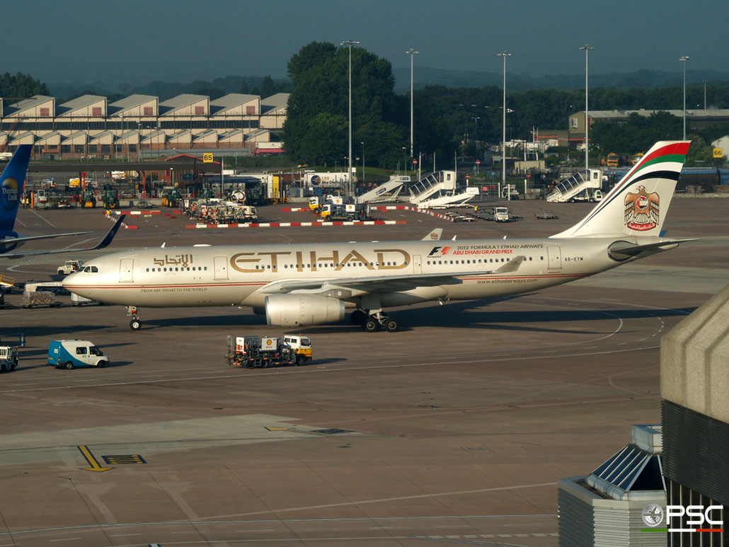 A6-EYM A330-243 824 Etihad Airways @ Manchester  Airport 20.07.2012 © Piti Spotter Club Verona