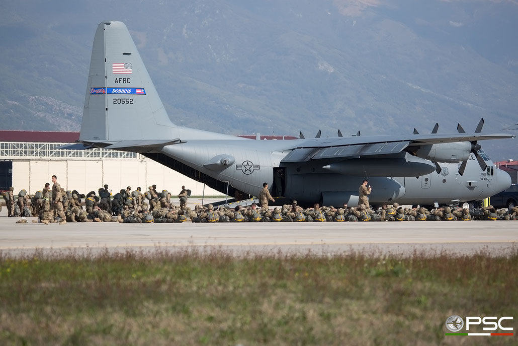 92-0552   C-130H  382-5348  700th AS © Piti Spotter Club Verona 