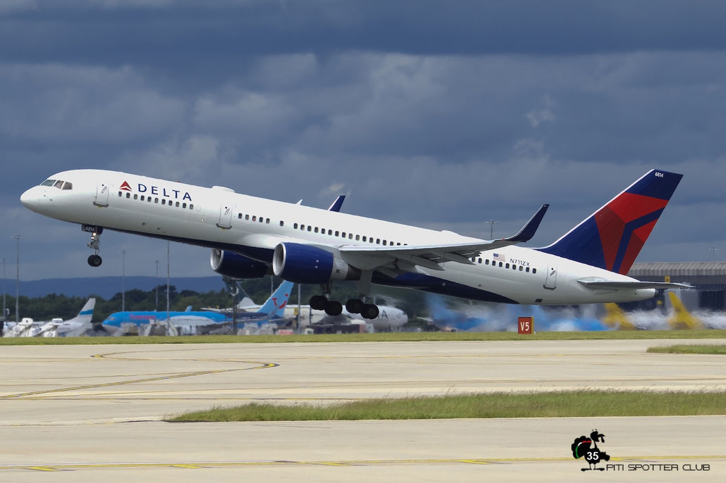 N711ZX B757-231 28481/758 Delta Air Lines @ Manchester Airport 21.06.2015 © Piti Spotter Club Verona