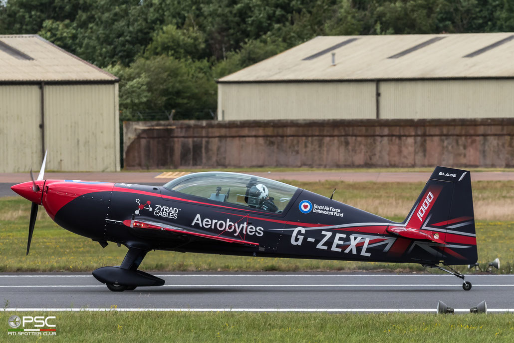 G-ZEXL (2 Excel Aviation Ltd) Extra EA-300 © Piti Spotter Club Verona 
