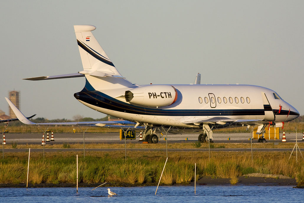 PH-CTH Falcon 2000LX 194 Flying Group @ Venice Airport 27.08.2012 © Piti Spotter Club Verona