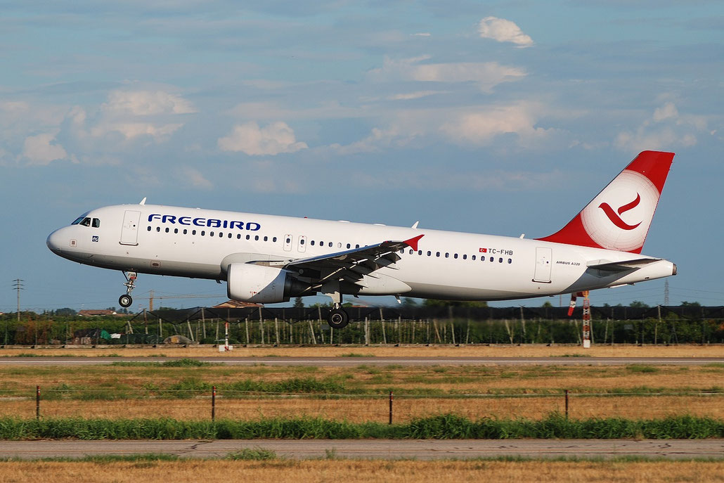 TC-FHB A320-214 3025 Freebird Airlines @ Aeroporto di Verona © Piti Spotter Club Verona