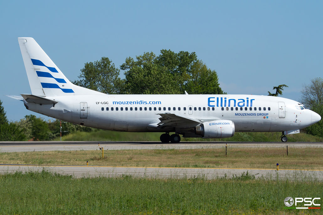 LY-LGC B737-382 24365/1695 Grand Cru Airlines @ Bologna Airport 27.04.2016 © Piti Spotter Club Verona