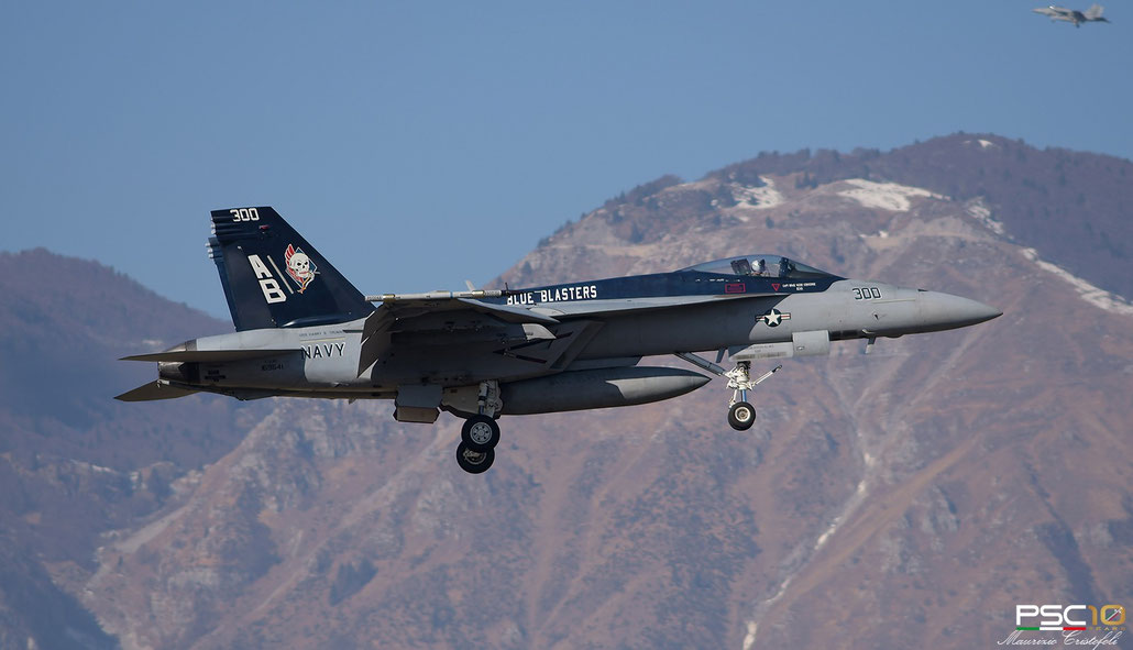 169641  AB-300  F/A-18E  E303  VFA-34 @ Aviano © 02 2022 Piti Spotter Club Verona