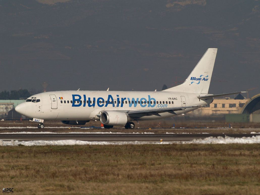 YR-BAC B737-377 23653/1260 Blue Air