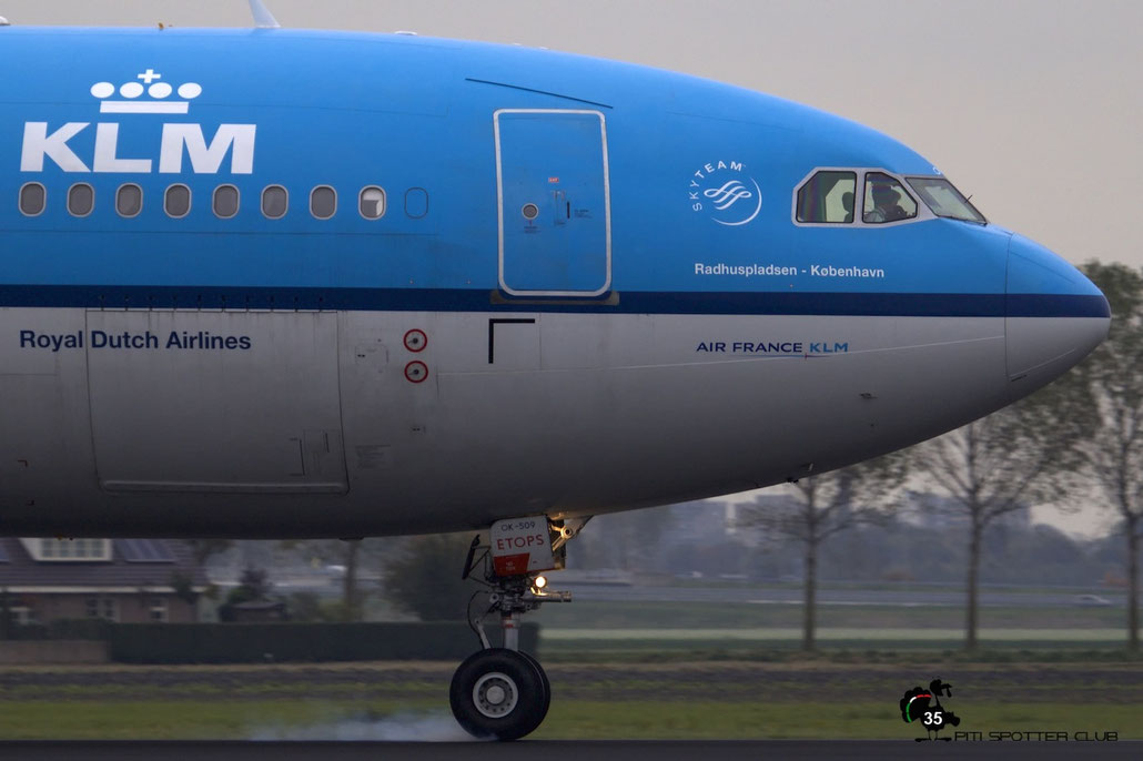 PH-AOK A330-203 834 KLM Royal Dutch Airlines @ Amsterdam Airport - 24.10.2015  © Piti Spotter Club Verona