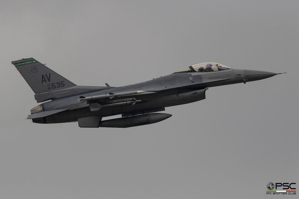 88-0535  AV  F-16CM-40-CF  1C-137  555th FS © Piti Spotter Club Verona 