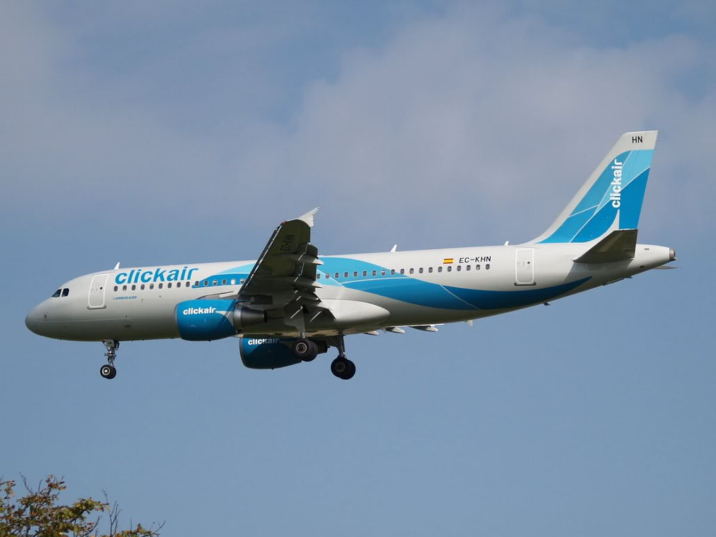 EC-KHN A320-216 3203 Clickair @ London Heathrow Airport 08.2007 © Piti Spotter Club Verona
