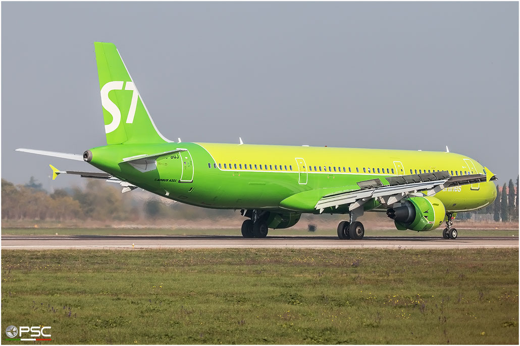 VQ-BQJ A321-211 2076 S7 Airlines @ Aeroporto di Verona 03.11.2017  © Piti Spotter Club Verona