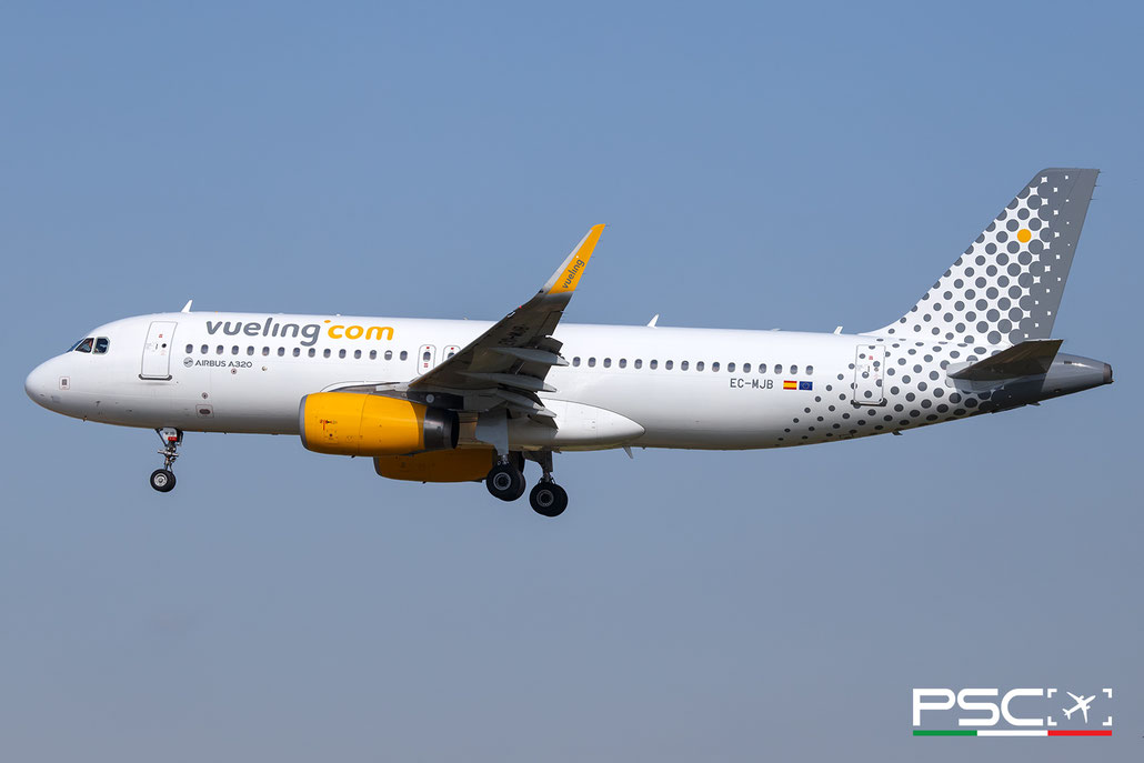 EC-MJB Airbus A320-232 sl 6883  V2527-A5 Alex Cruz 5.0 Vueling 2015 @ Barcellona BCN 09 2025 © Piti Spotter Club Verona