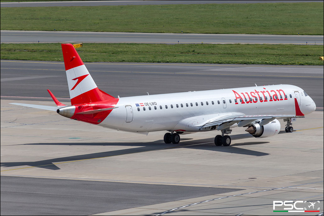 OE-LWD Embraer ERJ 195 LR 19000411  CF34-10E6 Central Europe Austrian Airlines 2010 @ Vienna Airport 04 2024 © Piti Spotter Club Verona