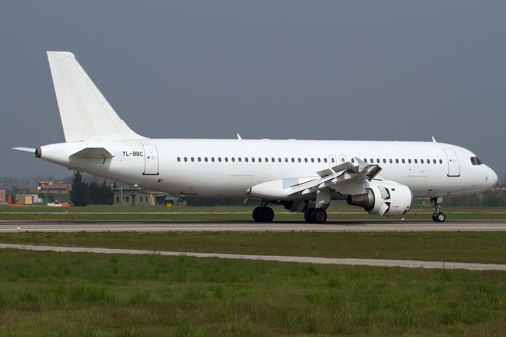 YL-BBC A320-211 142 SmartLynx