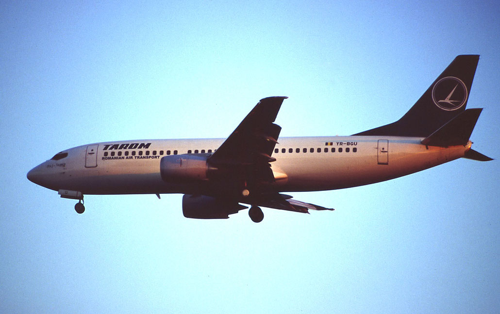 YR-BGU  B737-33A  27284/2606  TAROM - Transporturile Aeriene Romane  @ Aeroporto di Verona  © Piti Spotter Club Verona