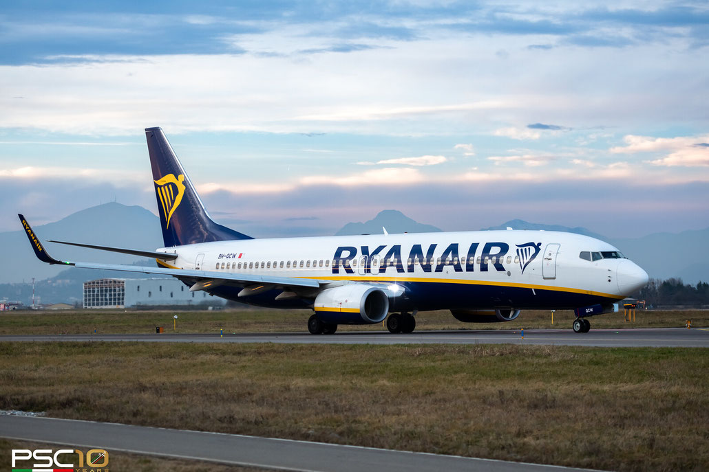 9H-QCW  B737-8AS  44745/5927  Malta Air @ Bergamo Airport © 01 2022 Piti Spotter Club Verona