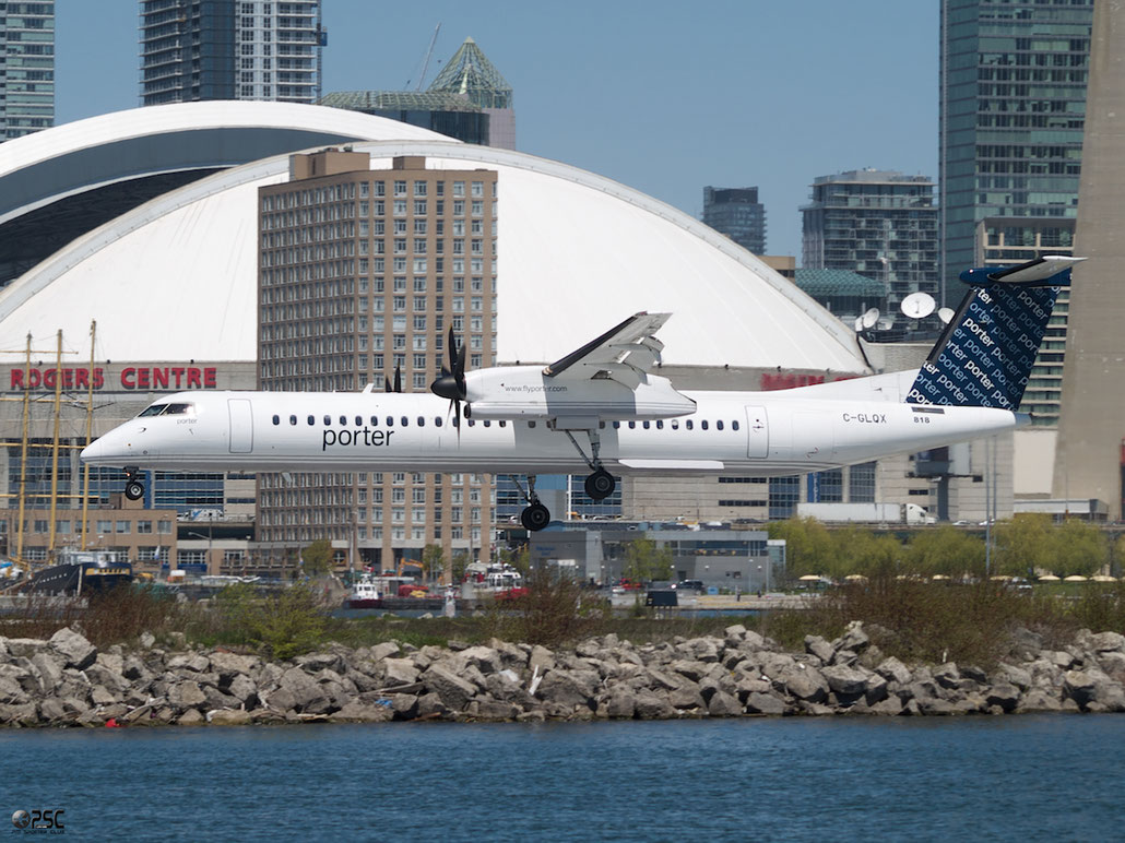 C-GLQX DHC-8-402 4282 Porter Airlines @ Toronto Bishop Airport 15.05.2013 © Piti Spotter Club Verona