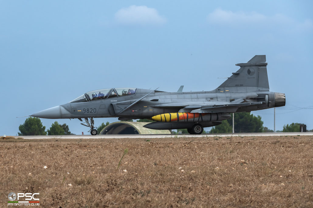 9820  JAS39D 39-820 211.tl @ Tiger Meet Gioia del Colle 10 2023 © Piti Spotter Club Verona